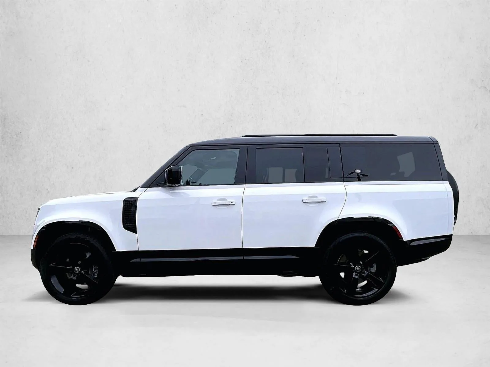 2024 Land Rover Defender 130 P400 X-Dynamic SE photo 6
