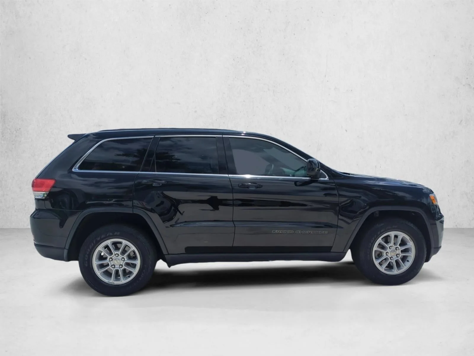 2019 Jeep Grand Cherokee Laredo 4x2 photo 4