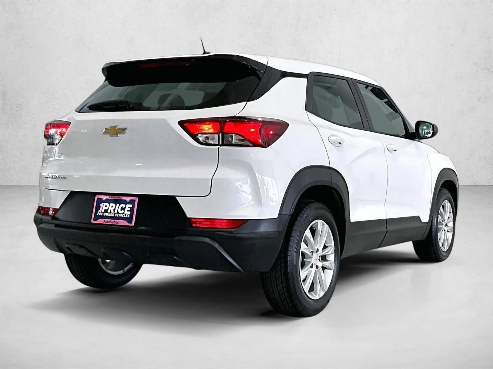 2023 Chevrolet Trailblazer LS photo 2