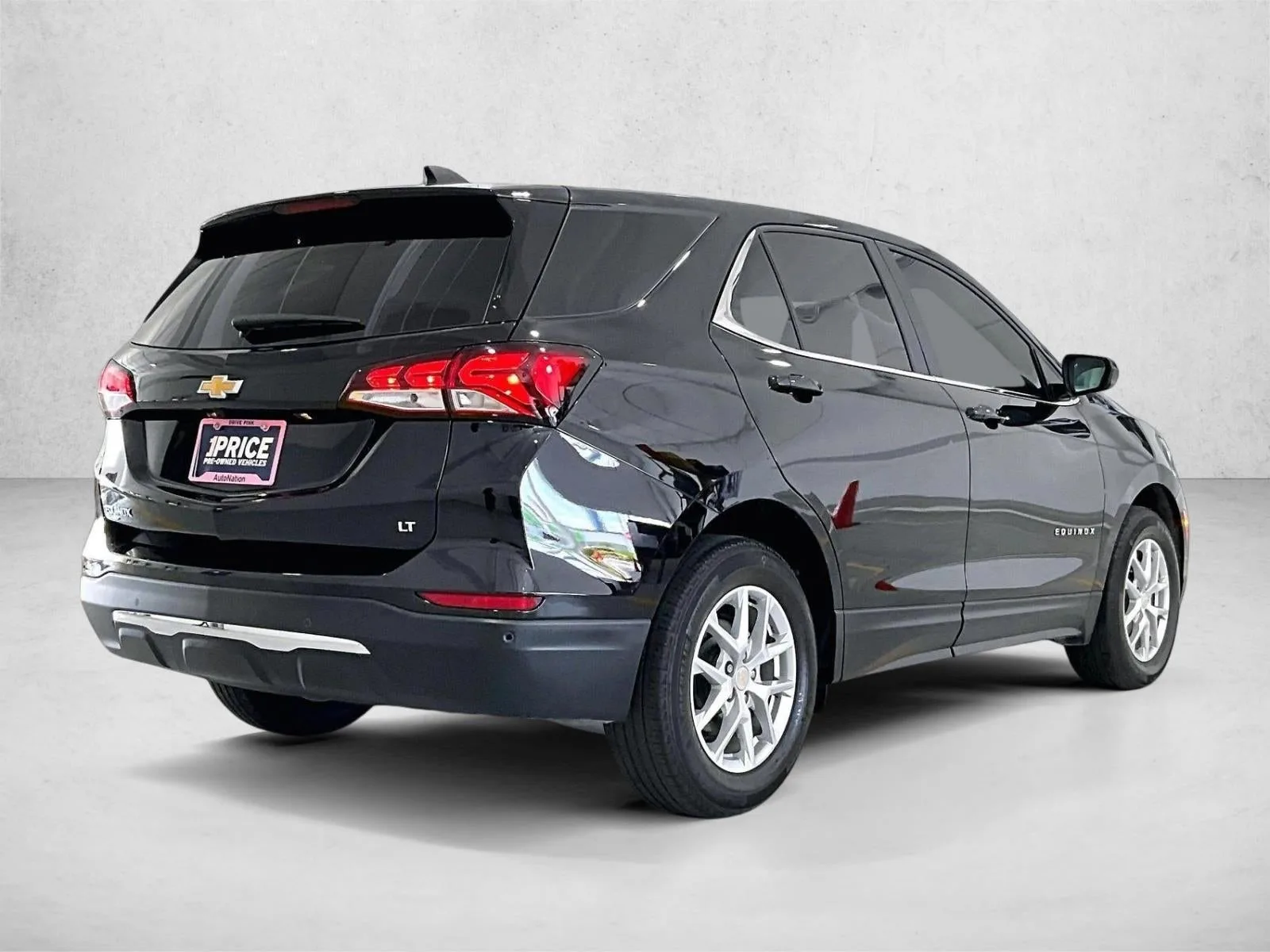 2024 Chevrolet Equinox LT photo 2