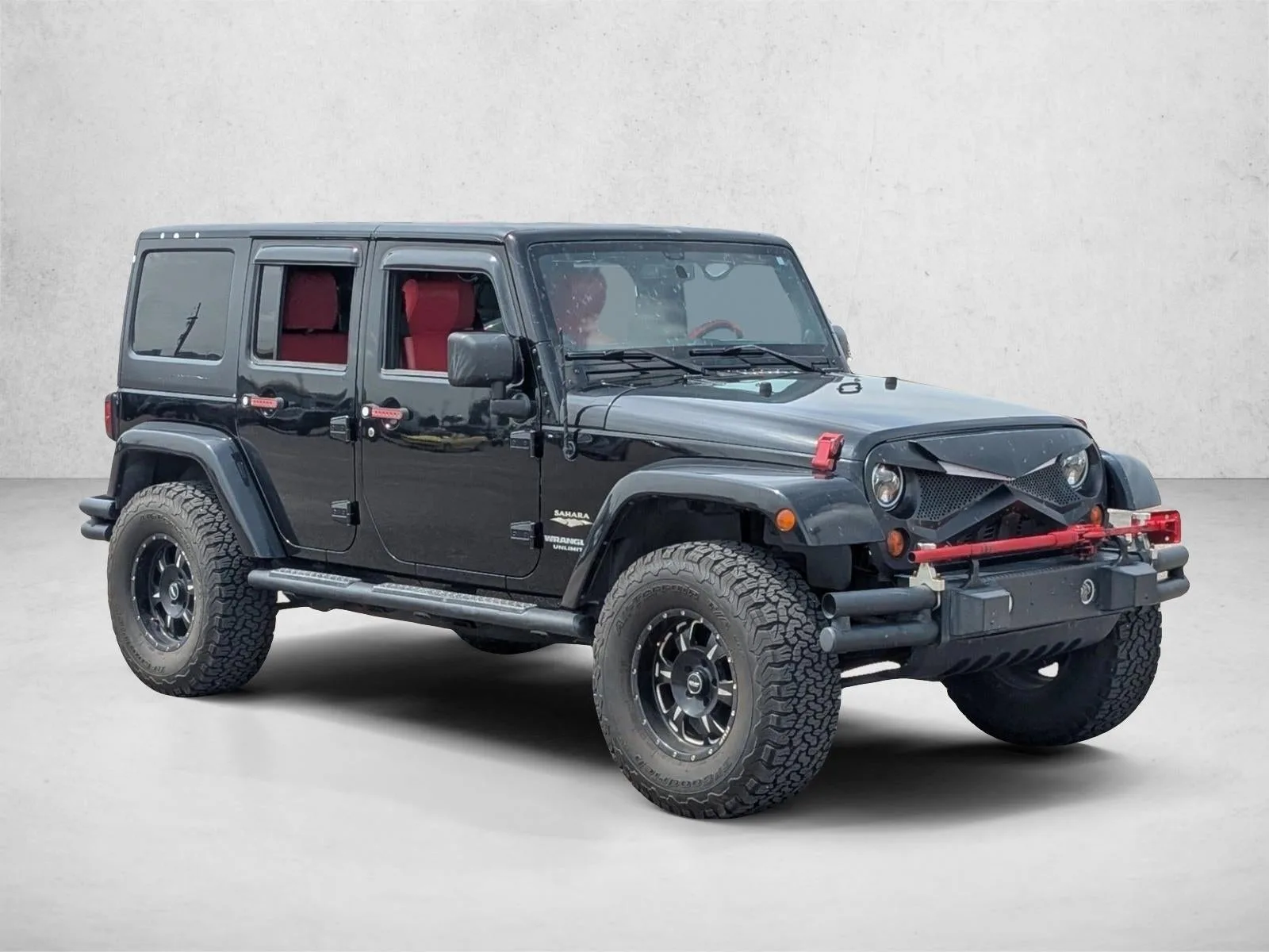 2013 Jeep Wrangler Unlimited Sahara photo 3