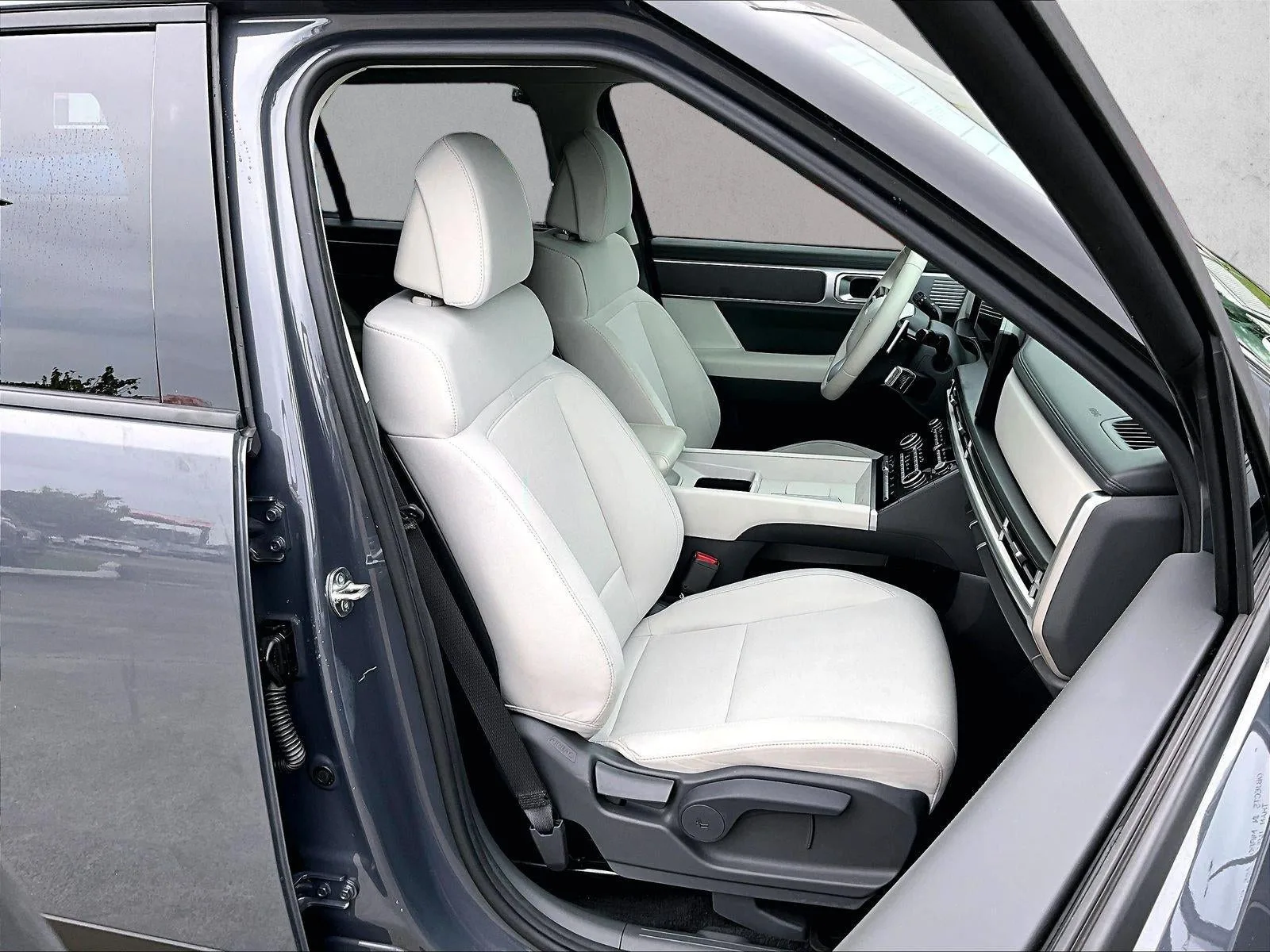 2025 Hyundai Santa Fe SE photo 9