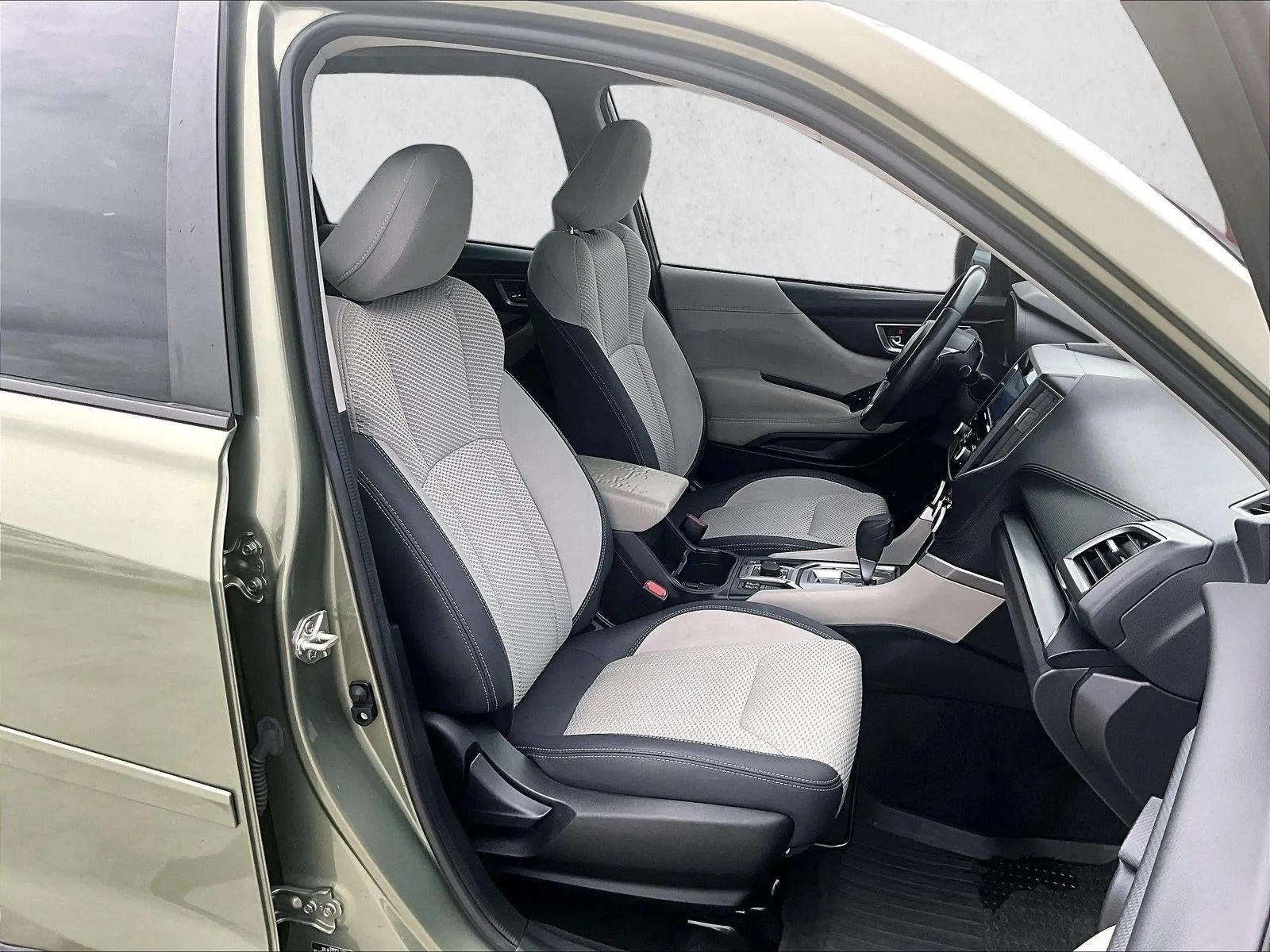 2021 Subaru Forester Premium photo 9