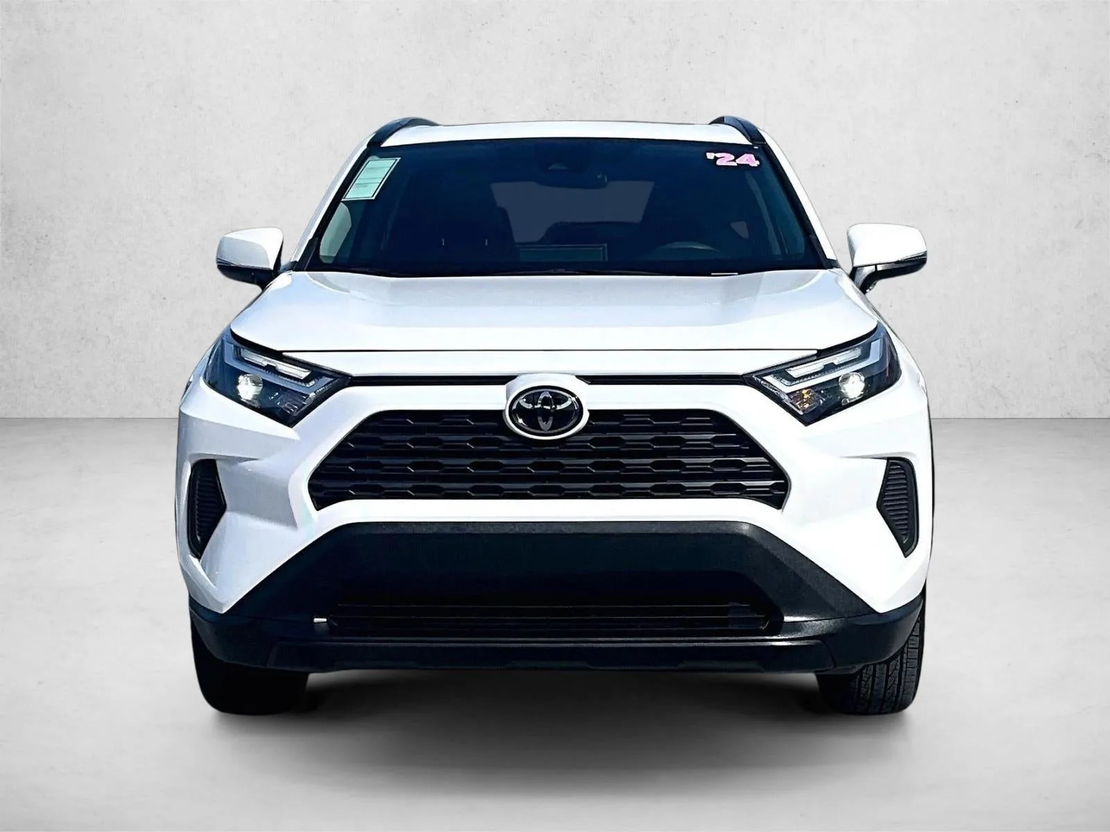 2024 Toyota RAV4 XLE photo 3