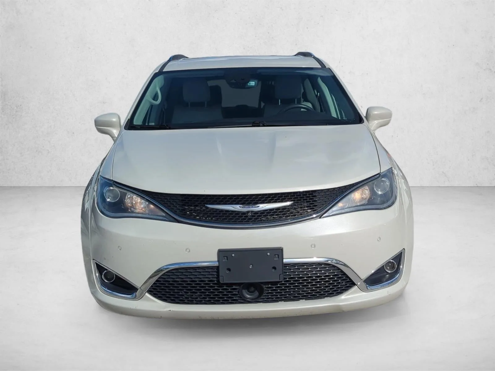 2019 Chrysler Pacifica Touring L Plus FWD photo 2