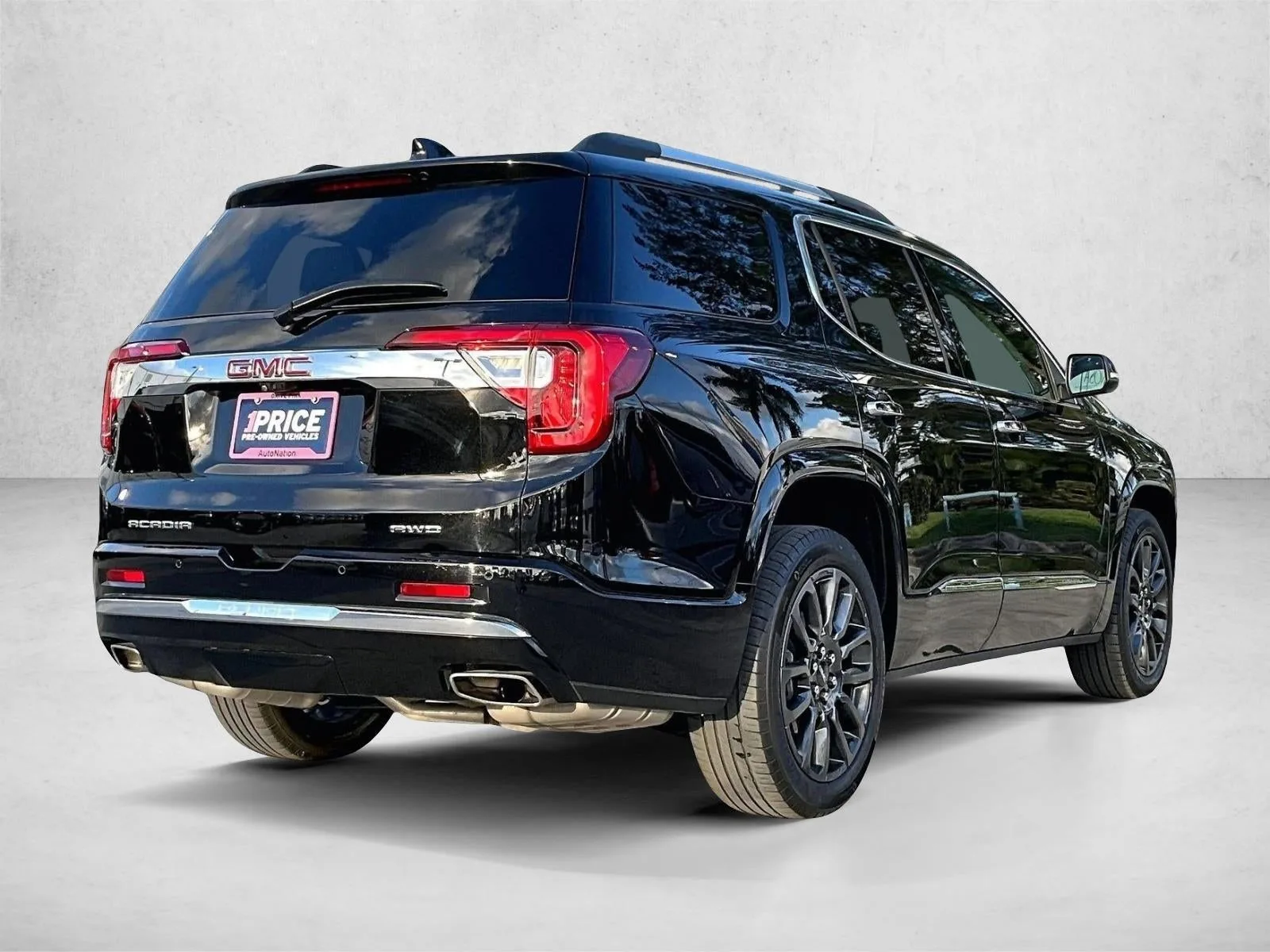 2023 GMC Acadia Denali photo 2