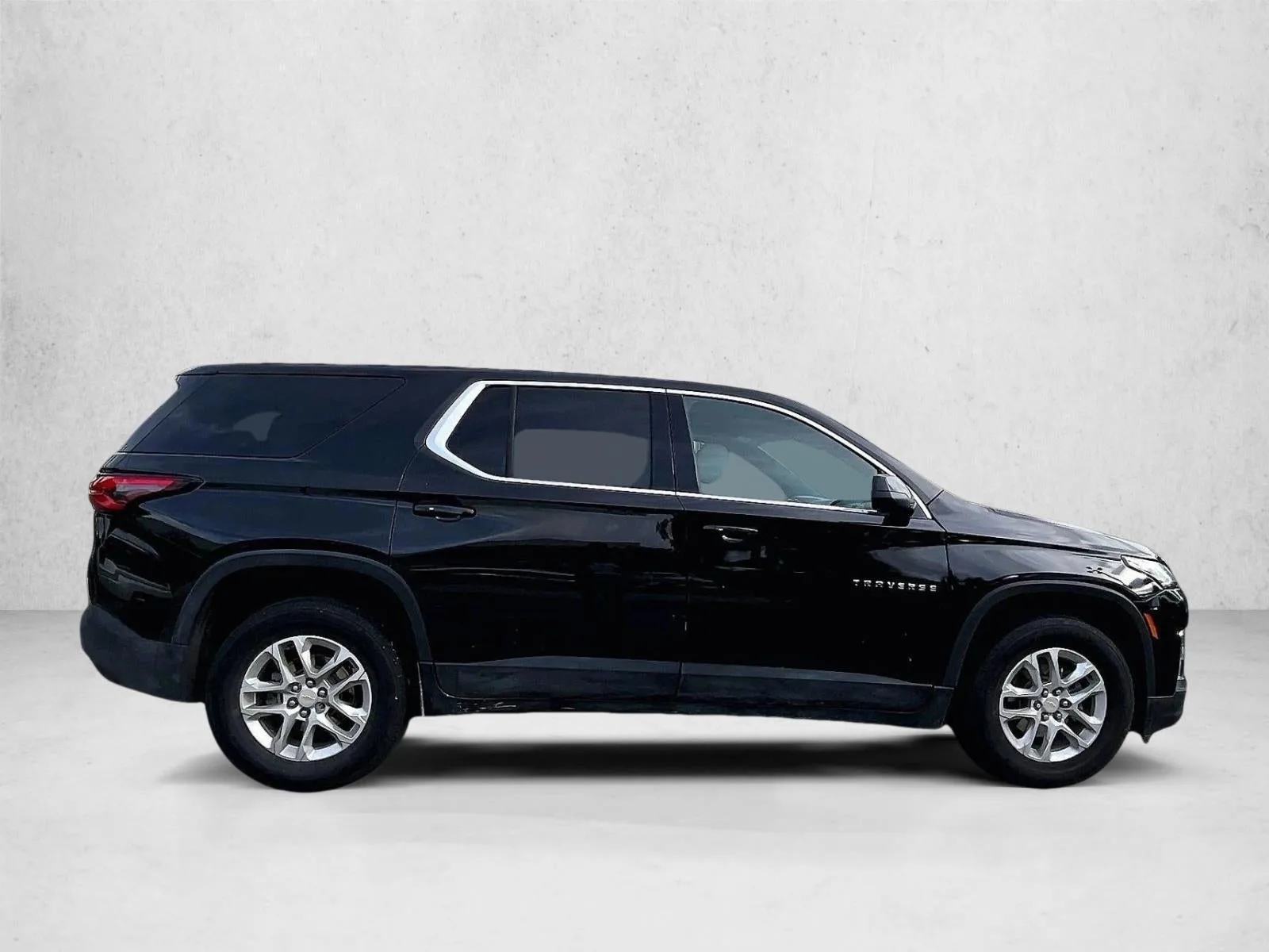 2023 Chevrolet Traverse LS photo 5