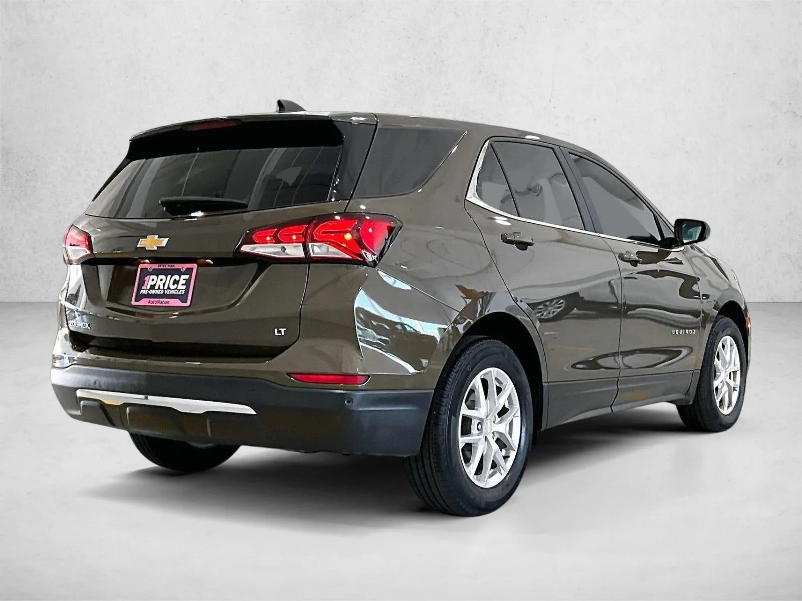 2024 Chevrolet Equinox LT photo 2