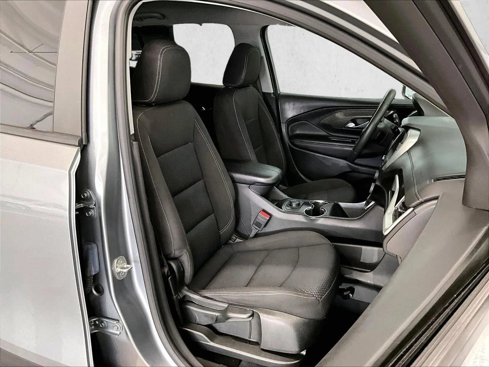 2023 GMC Terrain SLE photo 9