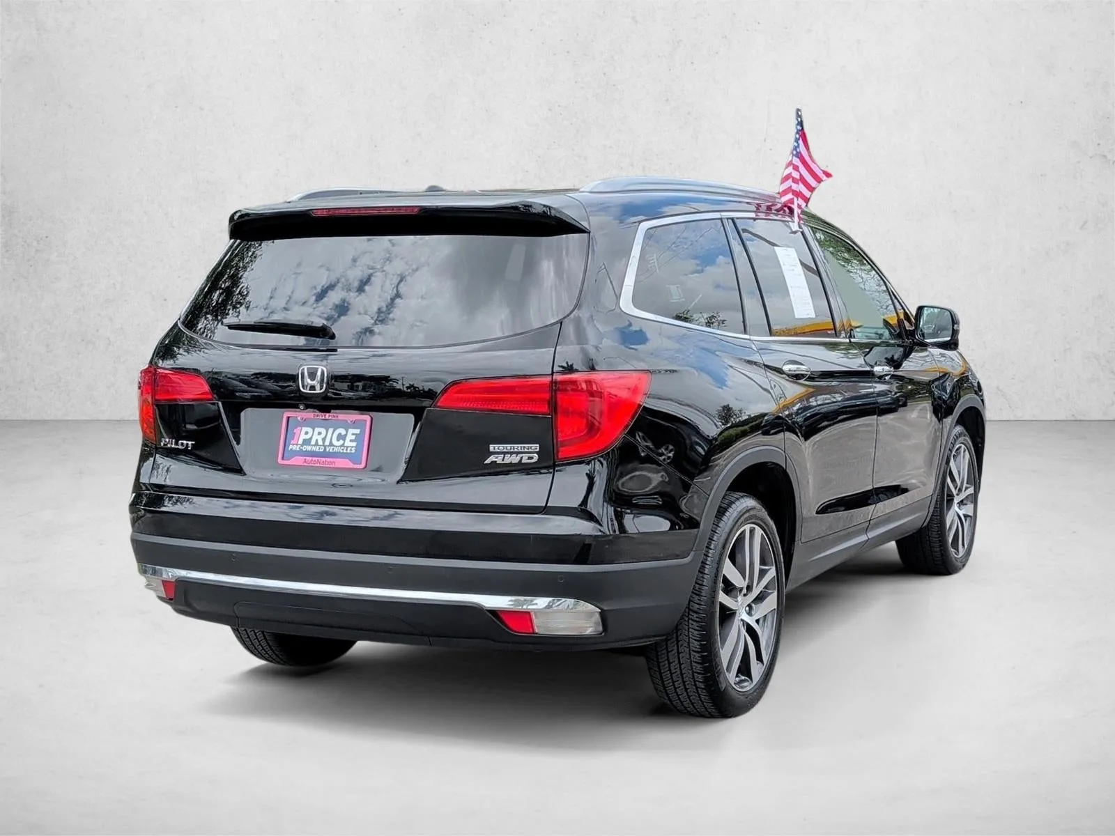 2016 Honda Pilot AWD Touring with DVD Rear Entertainment System and Navigation photo 5
