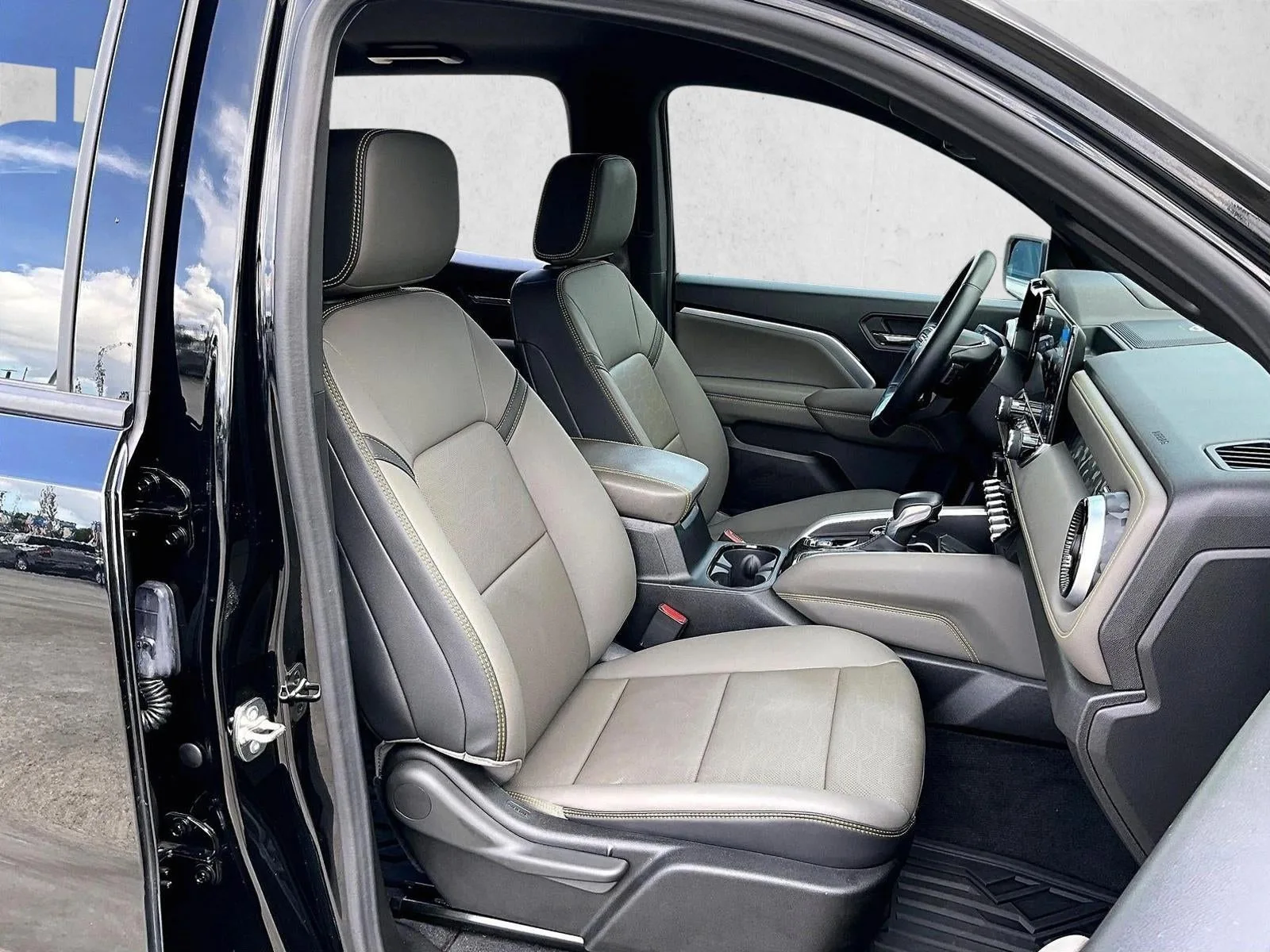 2026 Chevrolet Colorado ZR2 photo 9