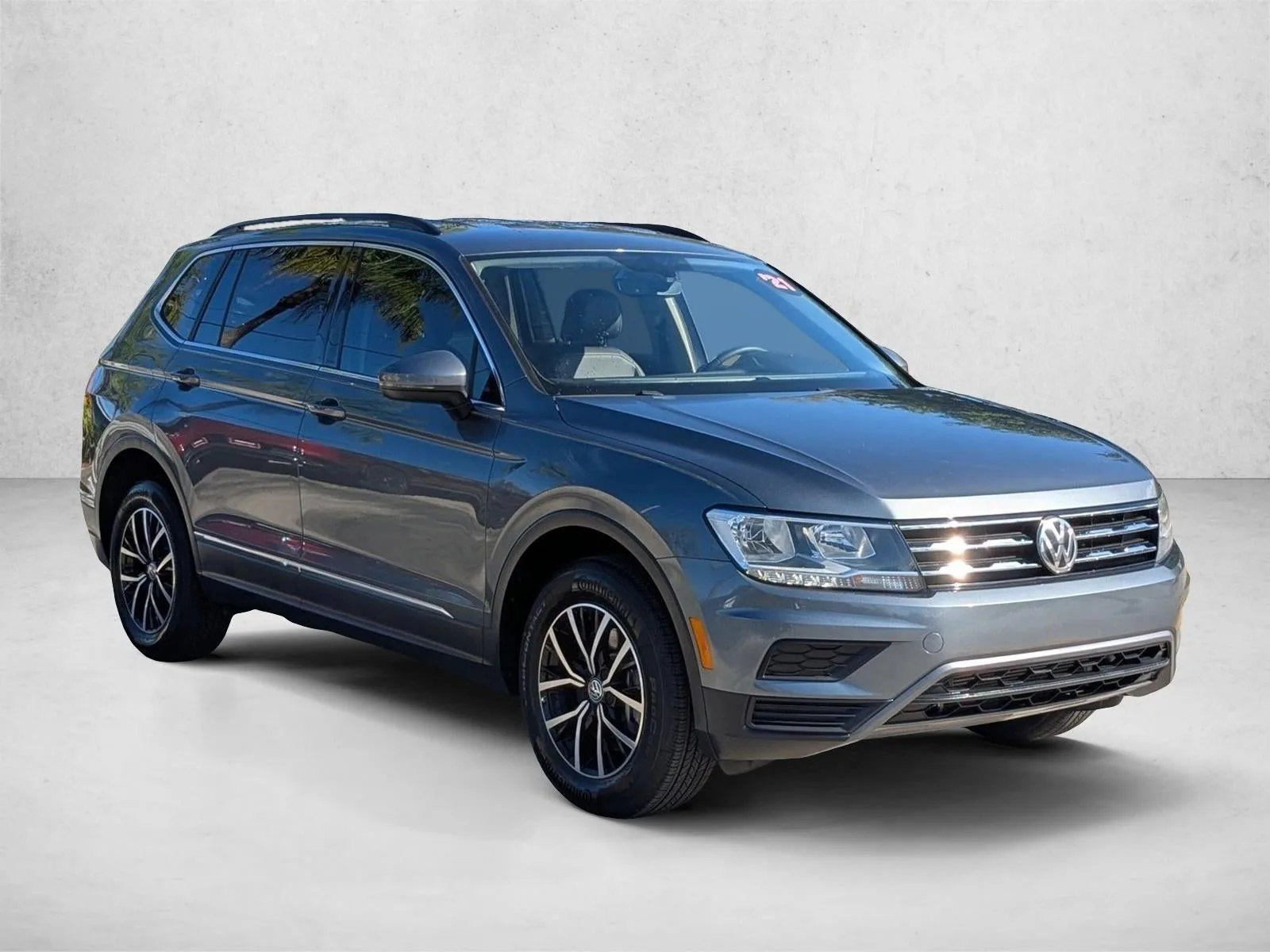 2021 Volkswagen Tiguan 2.0T SE FWD photo 3