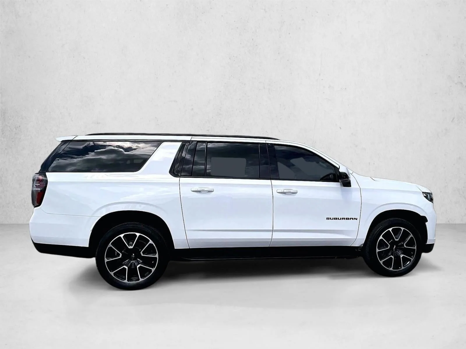 2024 Chevrolet Suburban RST photo 5