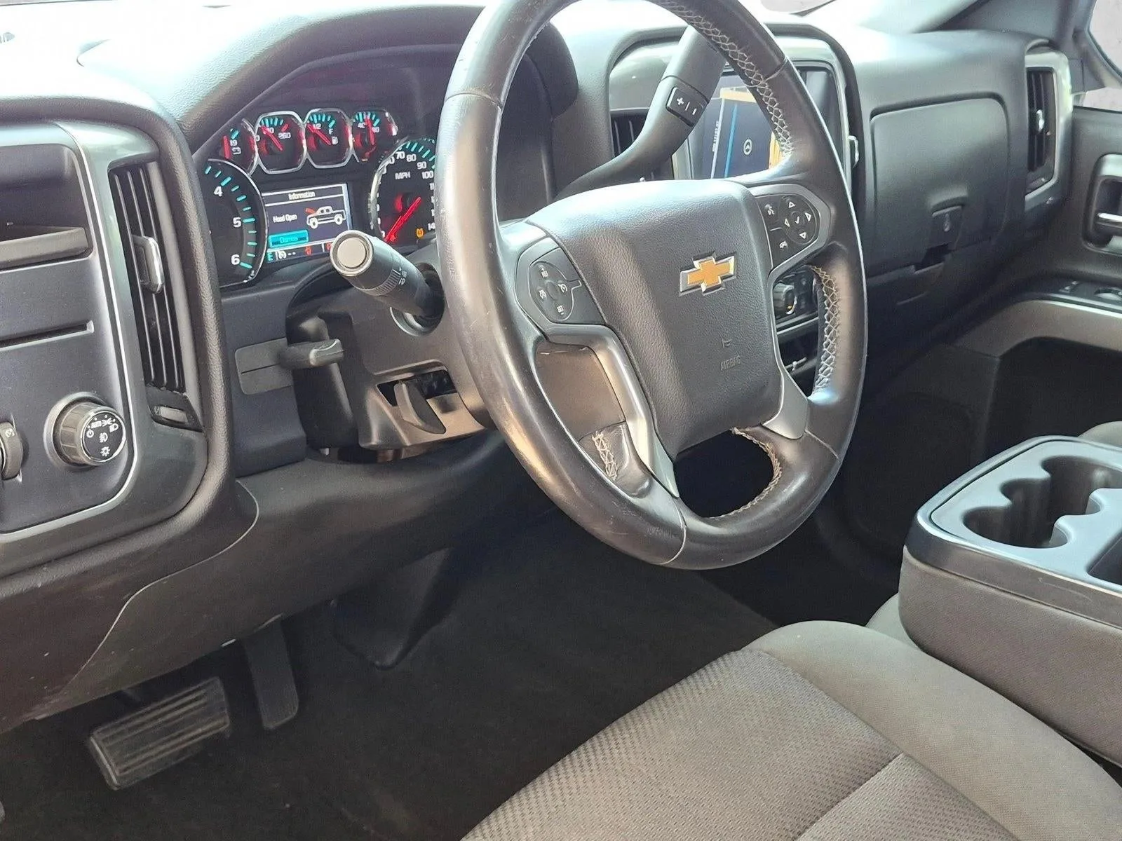 2016 Chevrolet Silverado 1500 Crew Cab Short Box 2-Wheel Drive LT photo 9