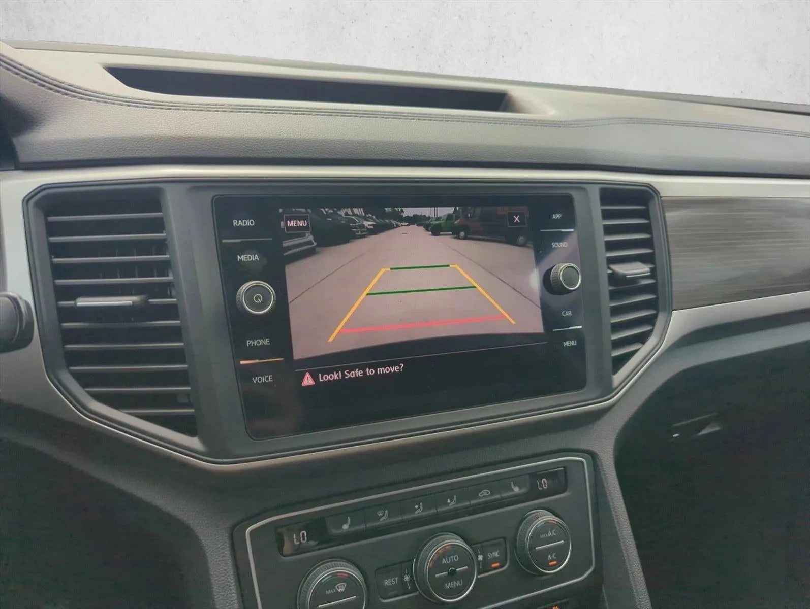 2020 Volkswagen Atlas 2.0T SE w/Technology FWD photo 12