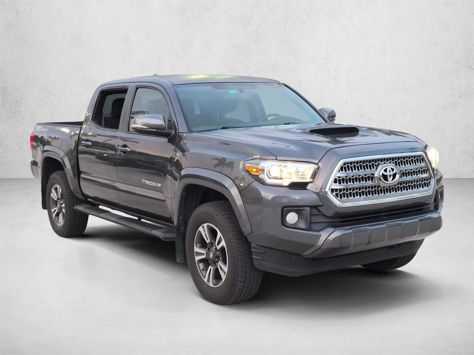 2017 Toyota Tacoma TRD Sport Double Cab 5' Bed V6 4x2 AT (Natl) photo 3