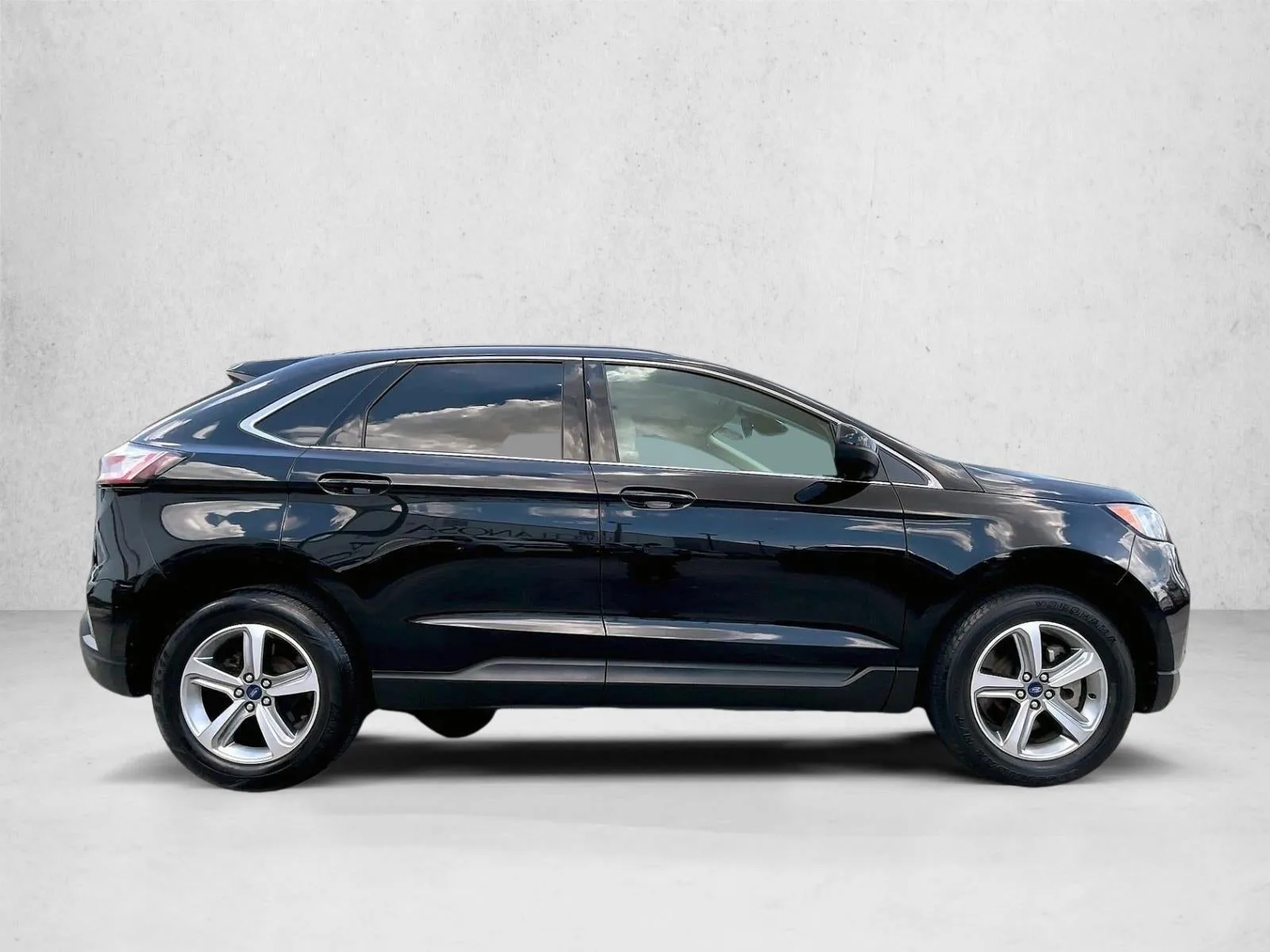 2021 Ford Edge SEL photo 5