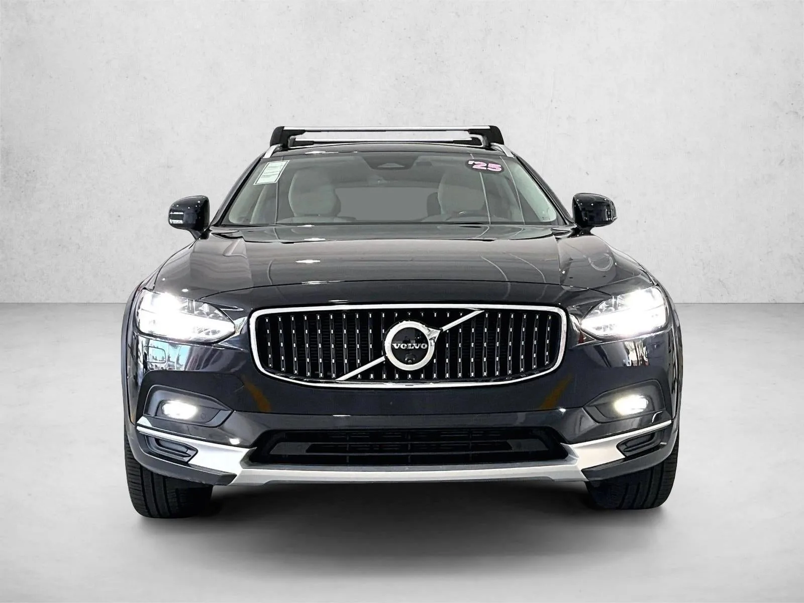2025 Volvo V90 Cross Country Plus, B6 AWD Gas (mild hybrid) photo 3