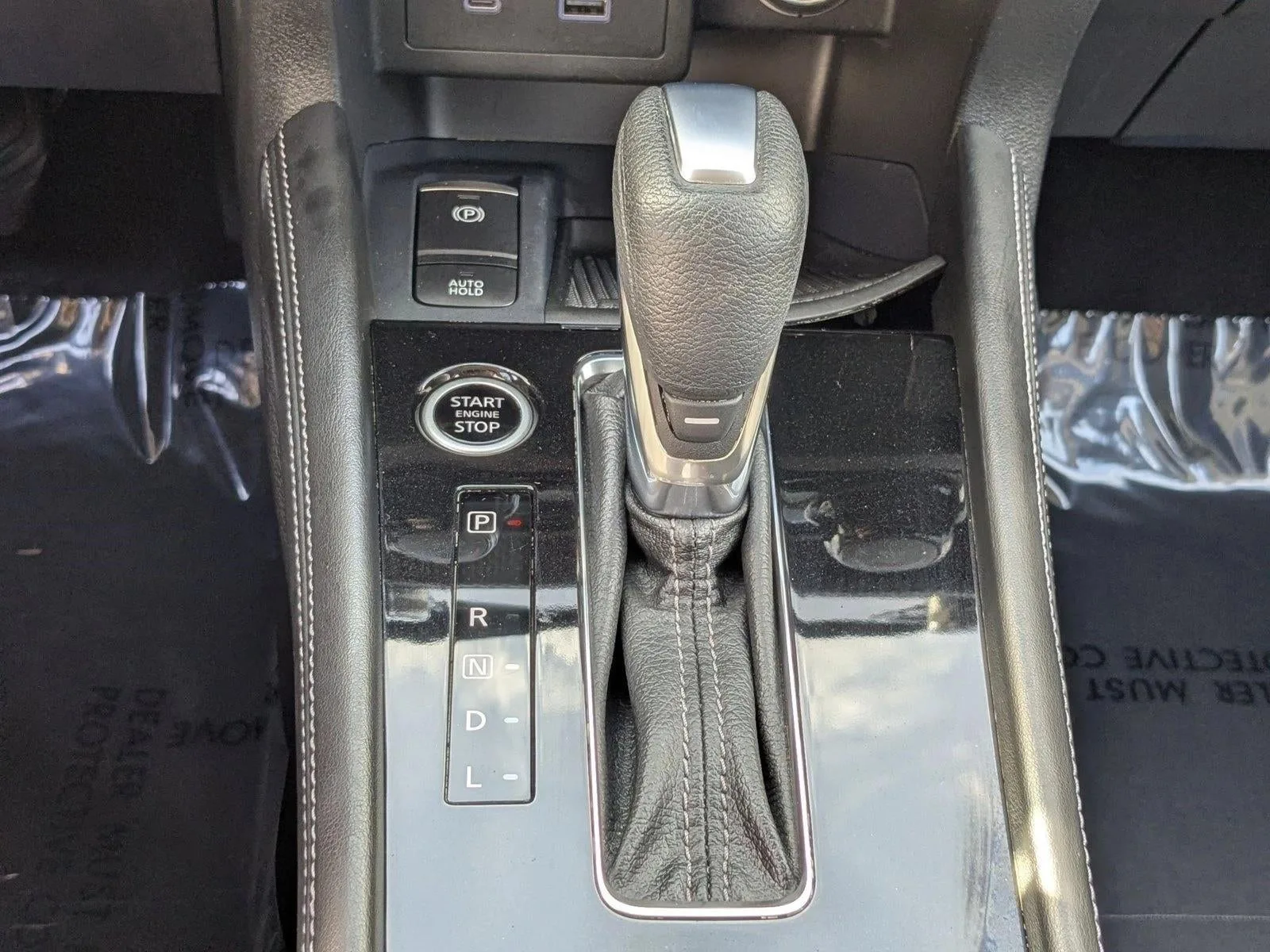 2022 Nissan Kicks SV FWD photo 12