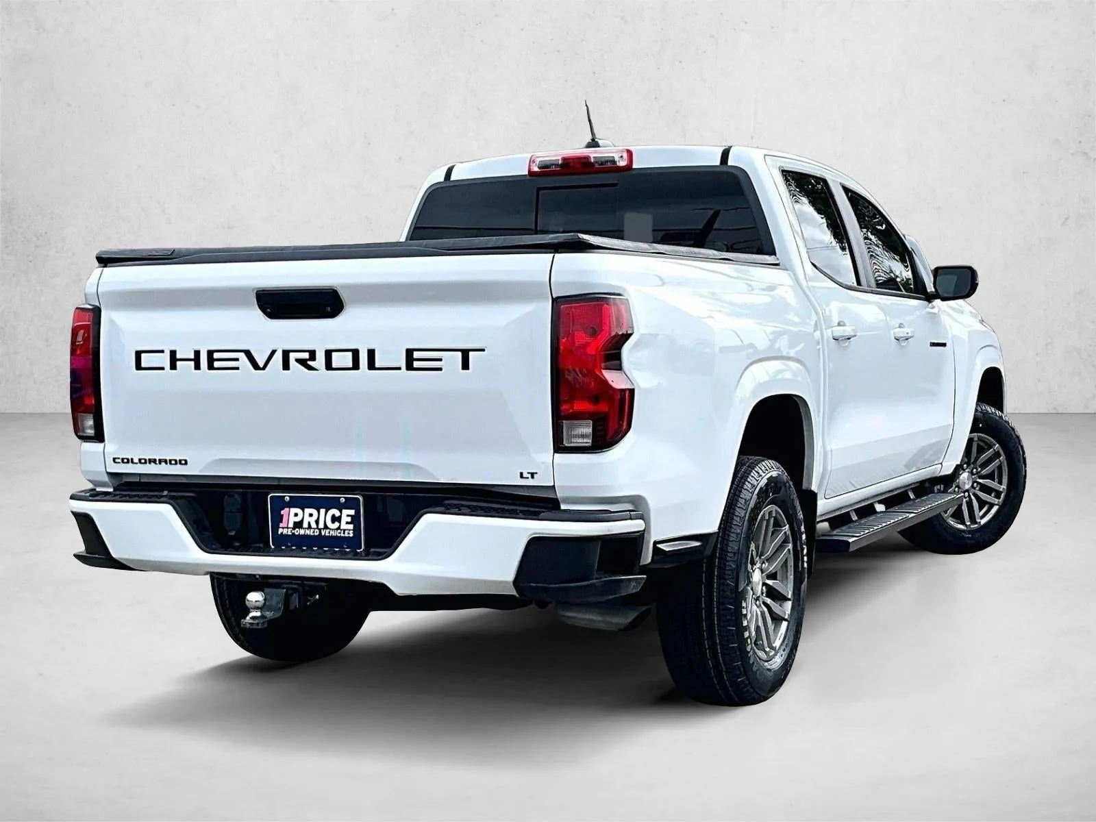 2023 Chevrolet Colorado 2WD LT photo 2