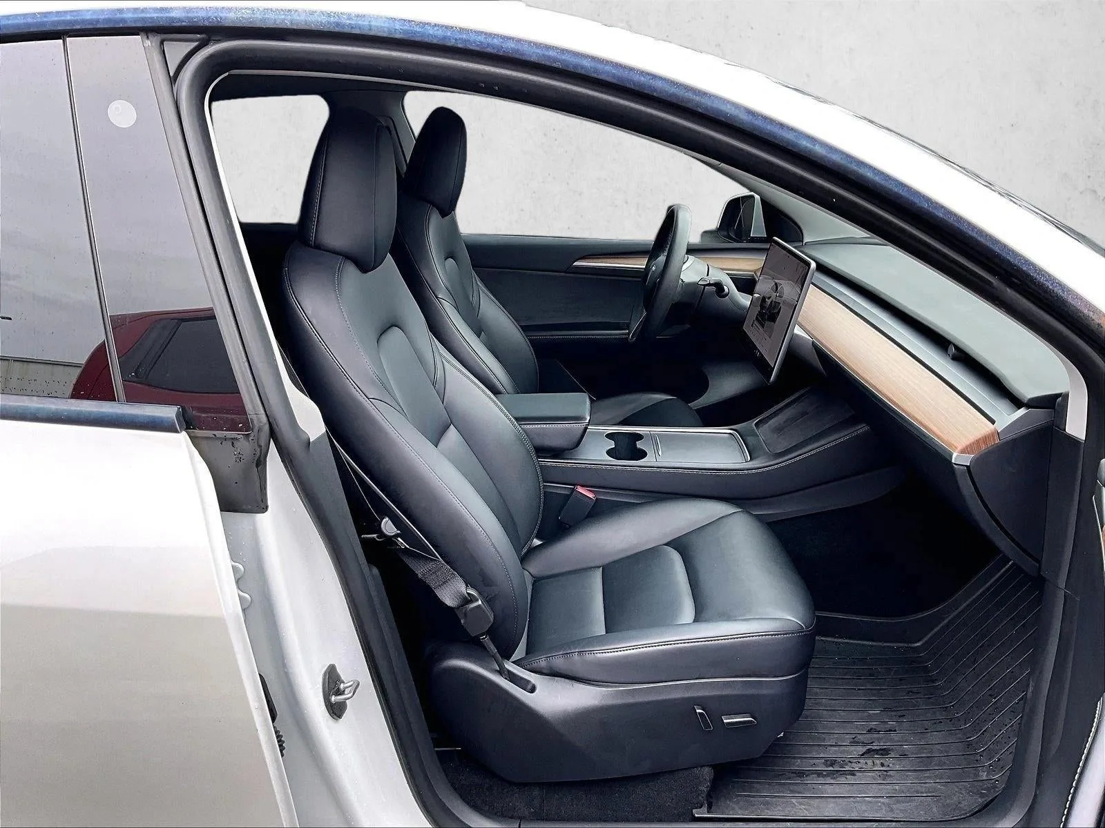 2023 Tesla Model Y Long Range Dual Motor All-Wheel Drive photo 9