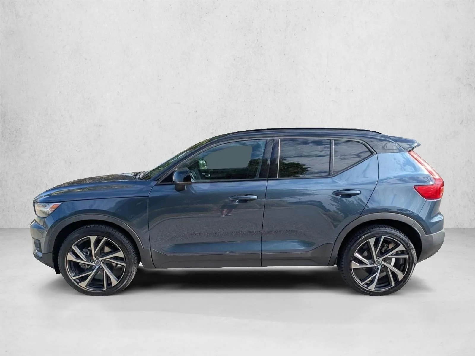 2022 Volvo XC40 T5 AWD R-Design photo 9