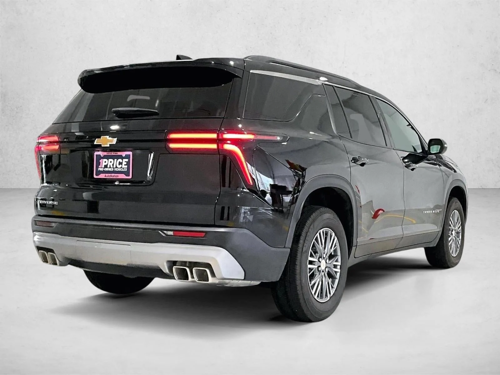 2026 Chevrolet Traverse LT photo 2