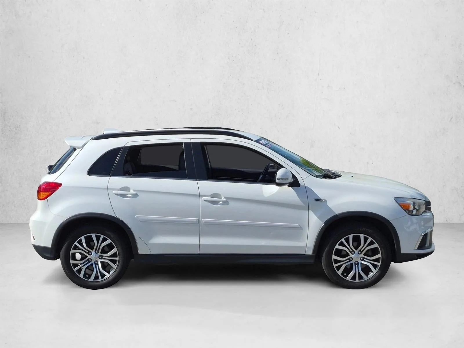 2018 Mitsubishi Outlander Sport SEL 2.4 CVT photo 4