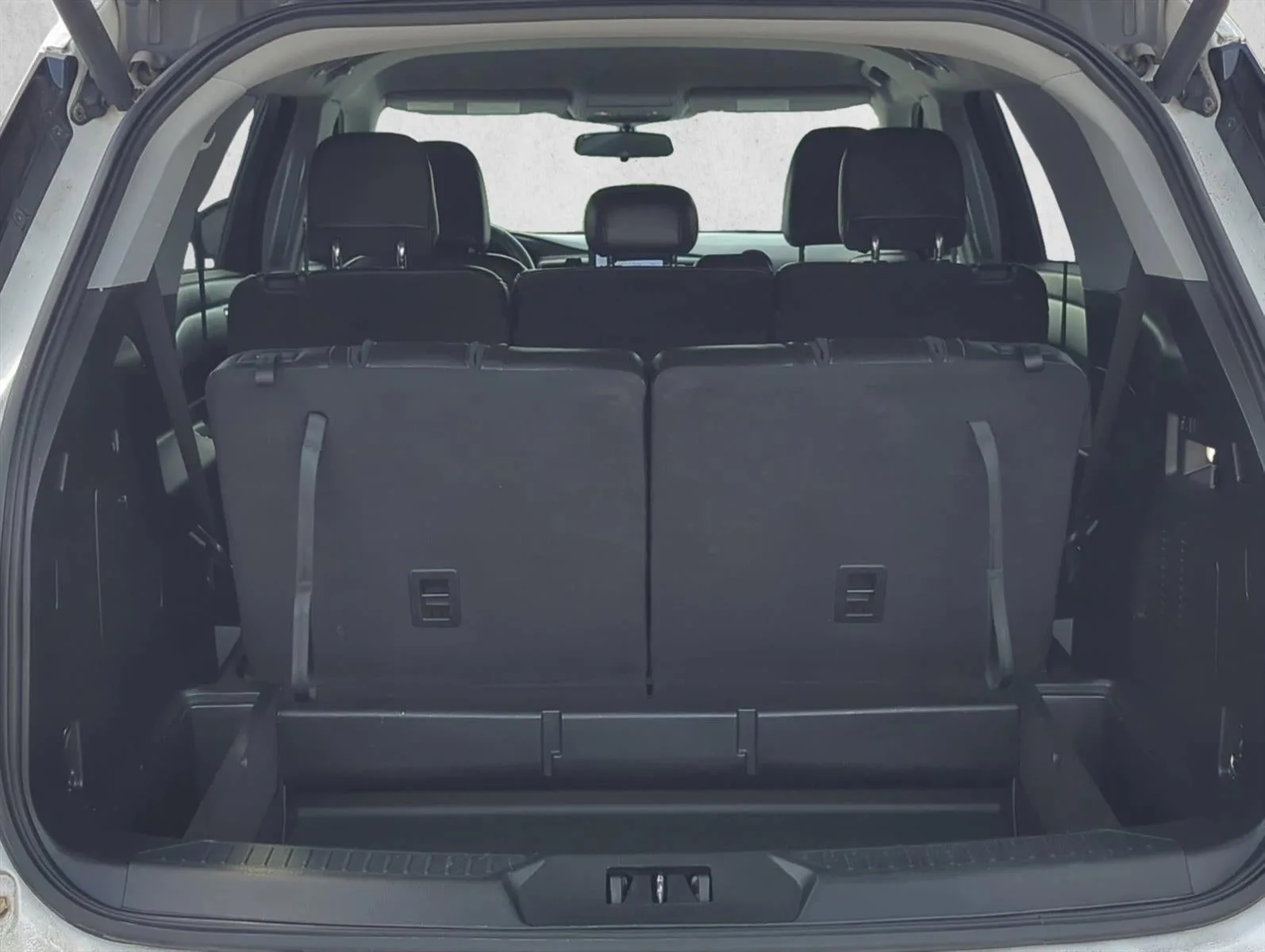 2021 Ford Explorer XLT RWD photo 5