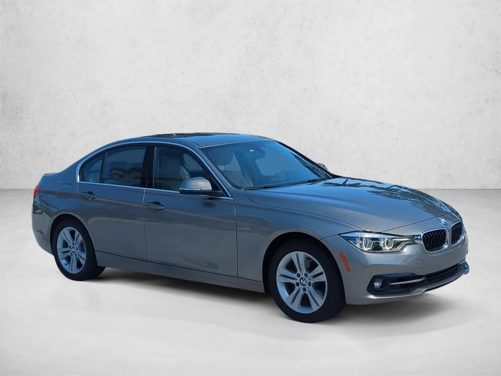 2018 BMW 330i Sedan photo 3