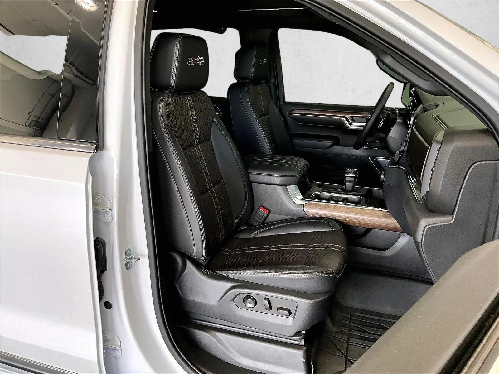 2023 Chevrolet Silverado 1500 High Country photo 9