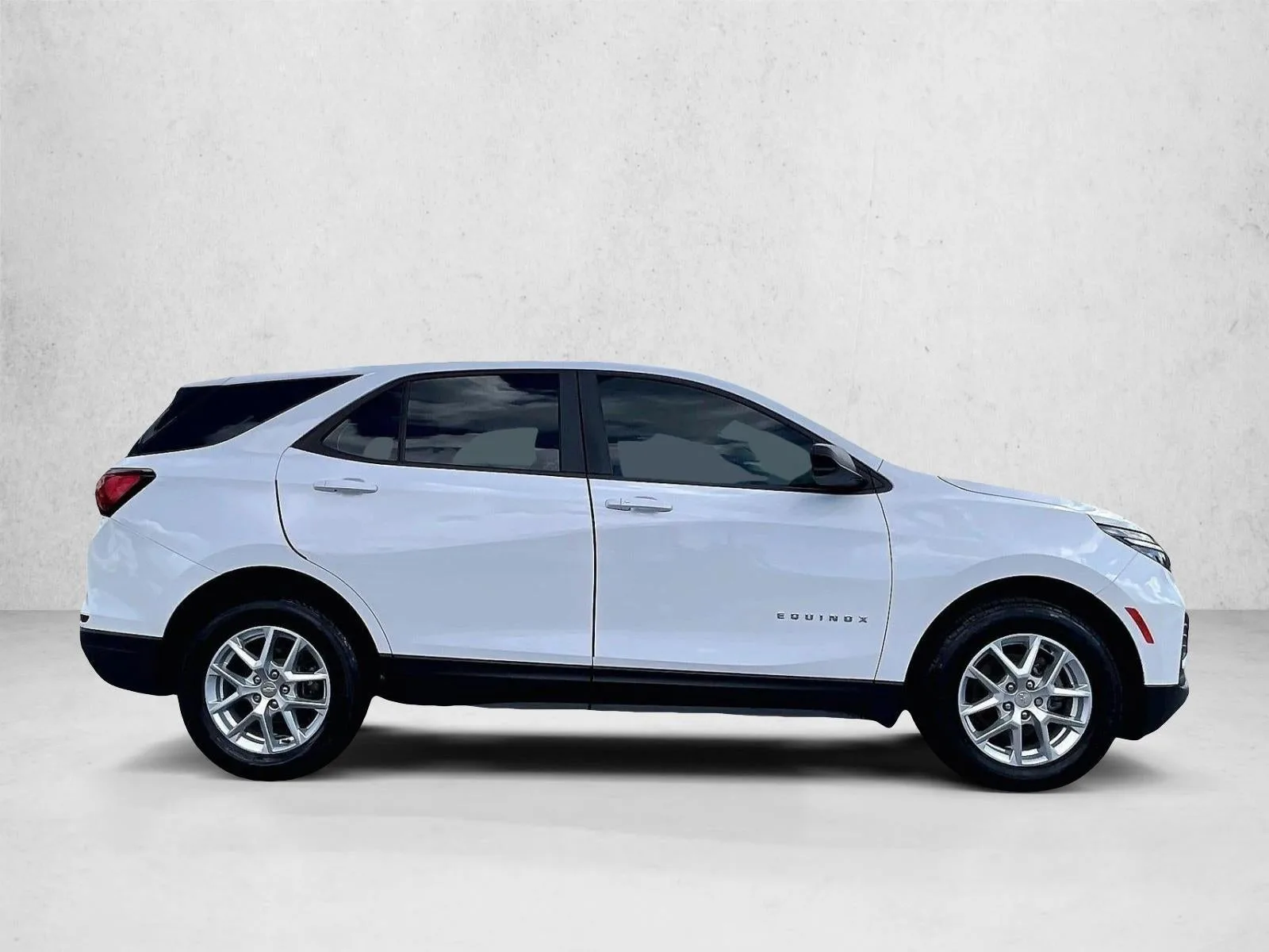 2024 Chevrolet Equinox LS photo 5