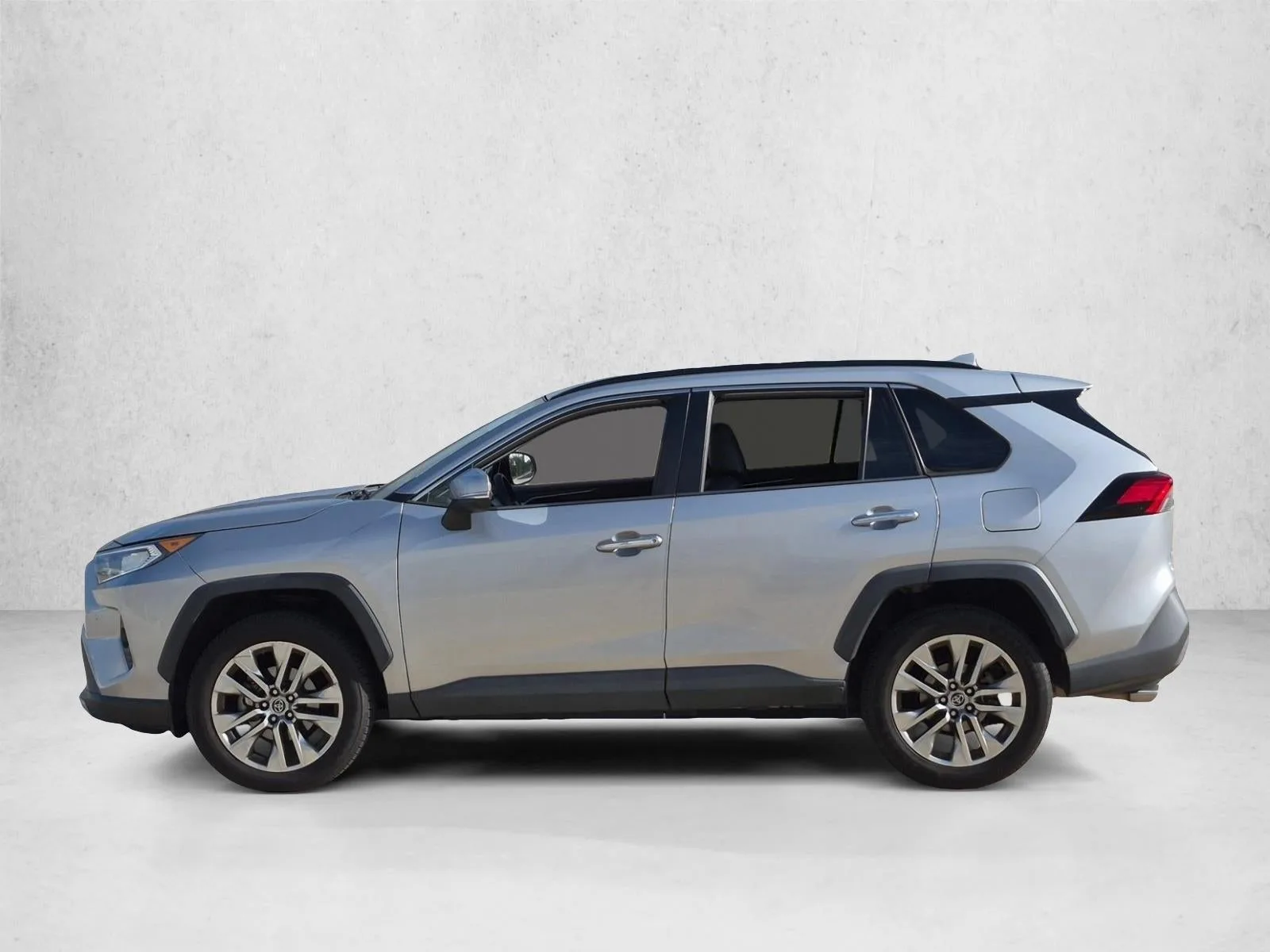 2019 Toyota RAV4 Limited FWD (Natl) photo 8