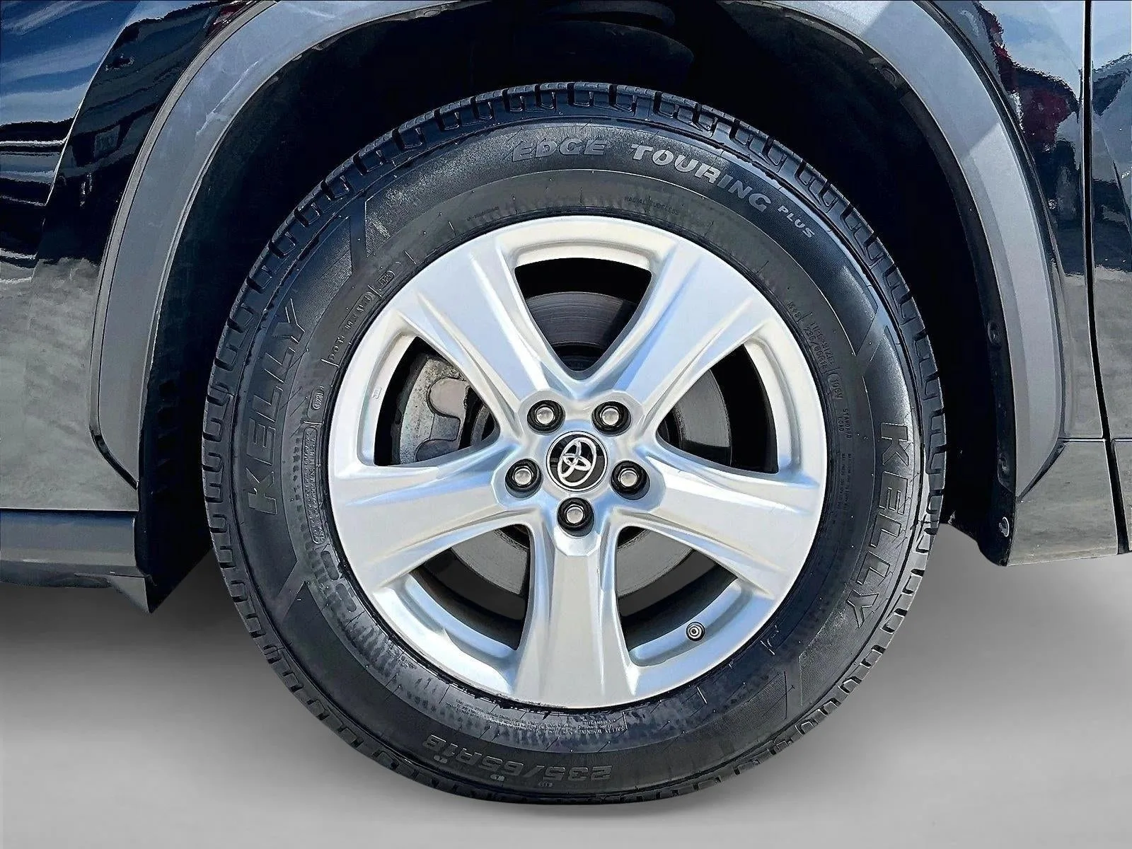 2021 Toyota Highlander LE photo 10