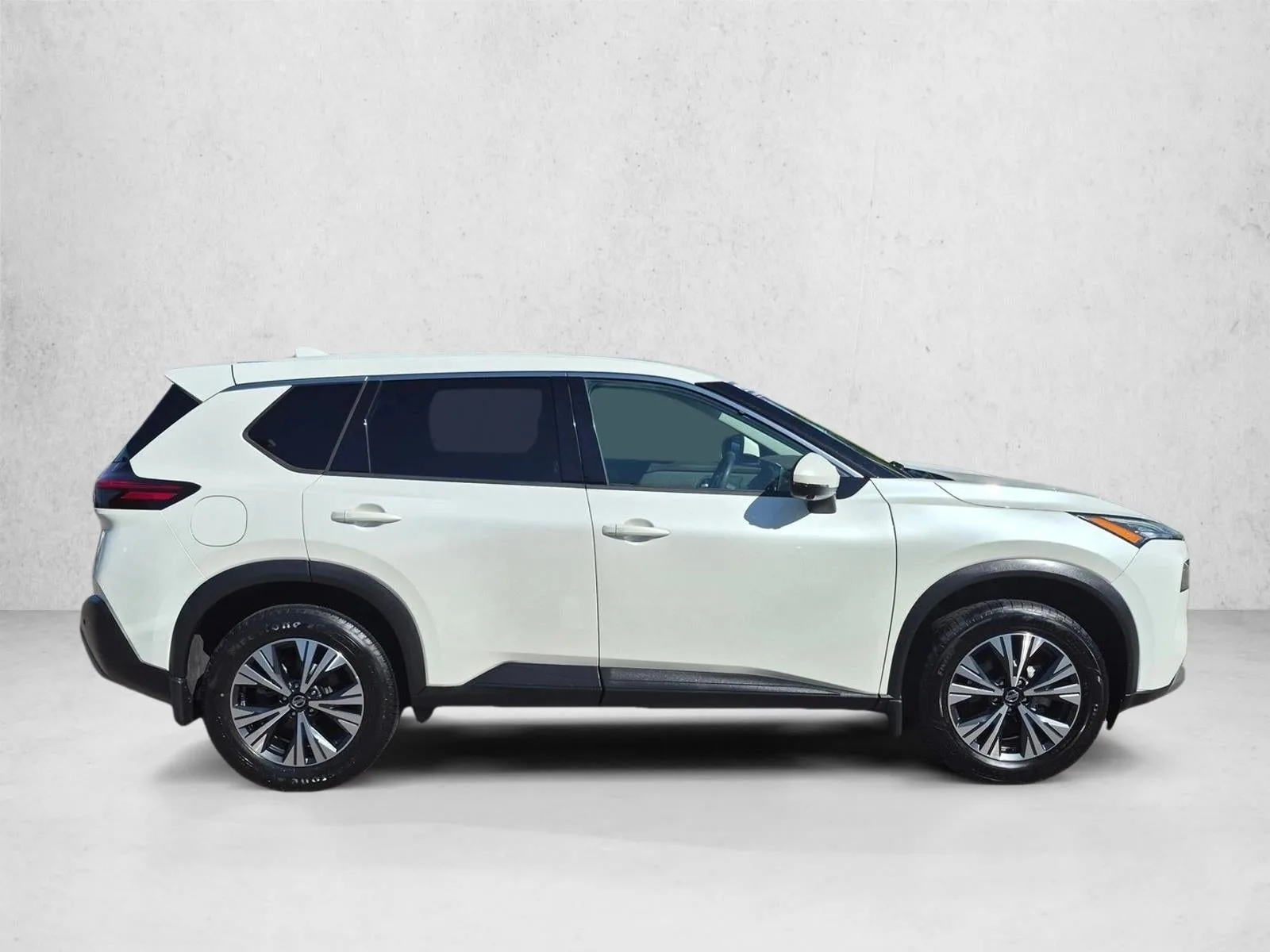 2021 Nissan Rogue FWD SV photo 4
