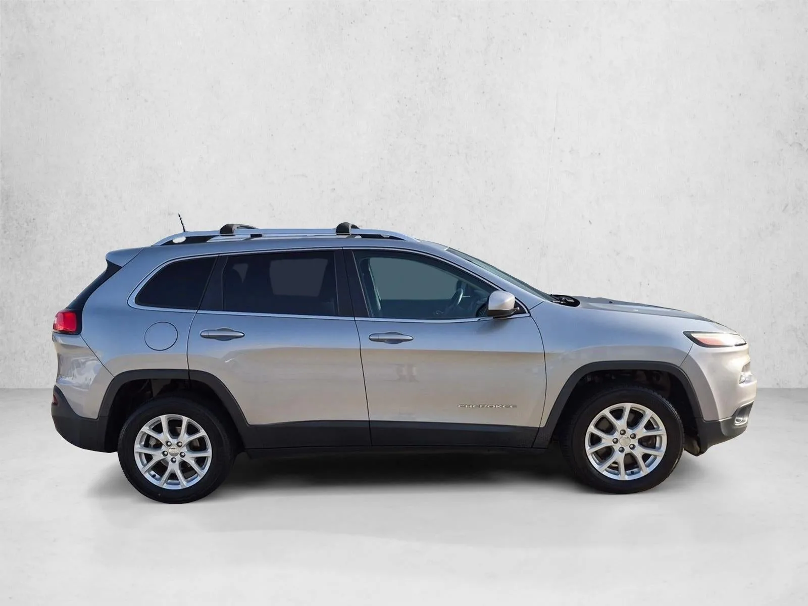 2017 Jeep Cherokee Latitude FWD photo 4