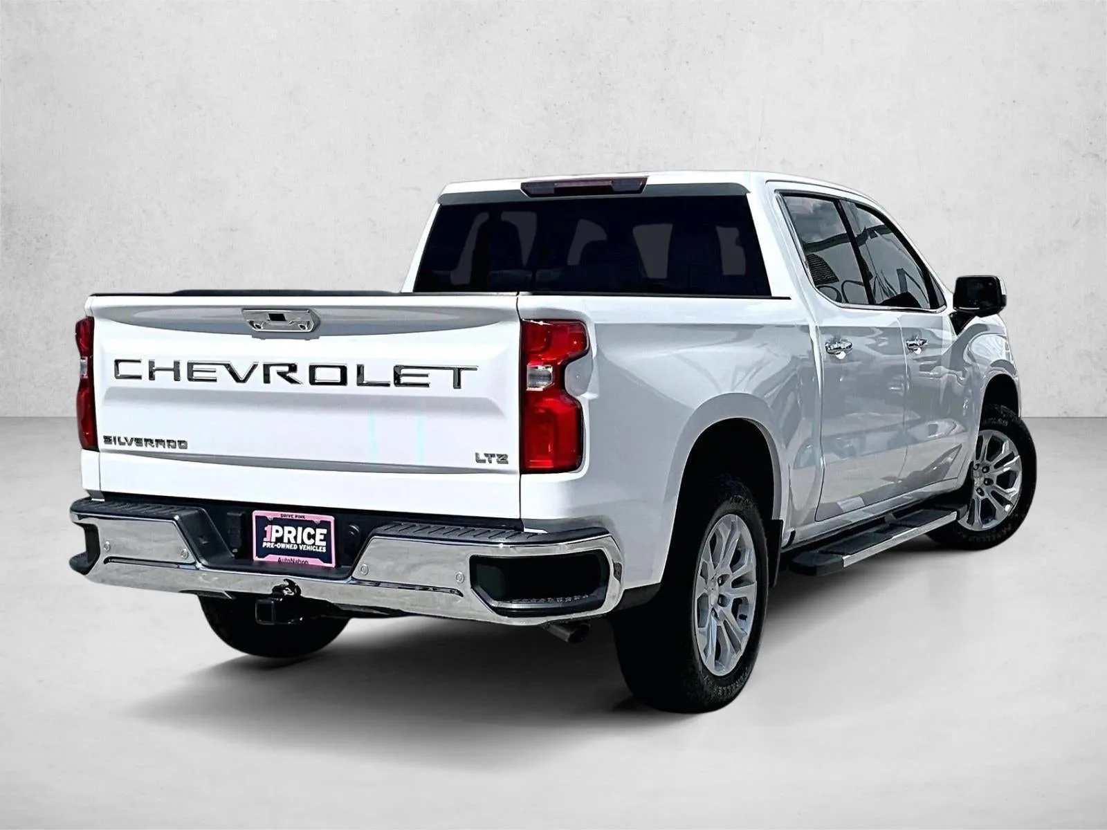 2022 Chevrolet Silverado 1500 LTZ photo 2