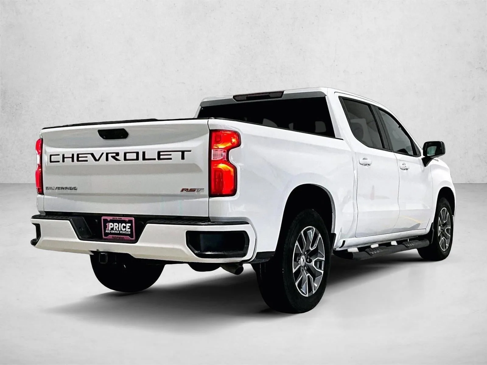 2022 Chevrolet Silverado 1500 RST photo 2