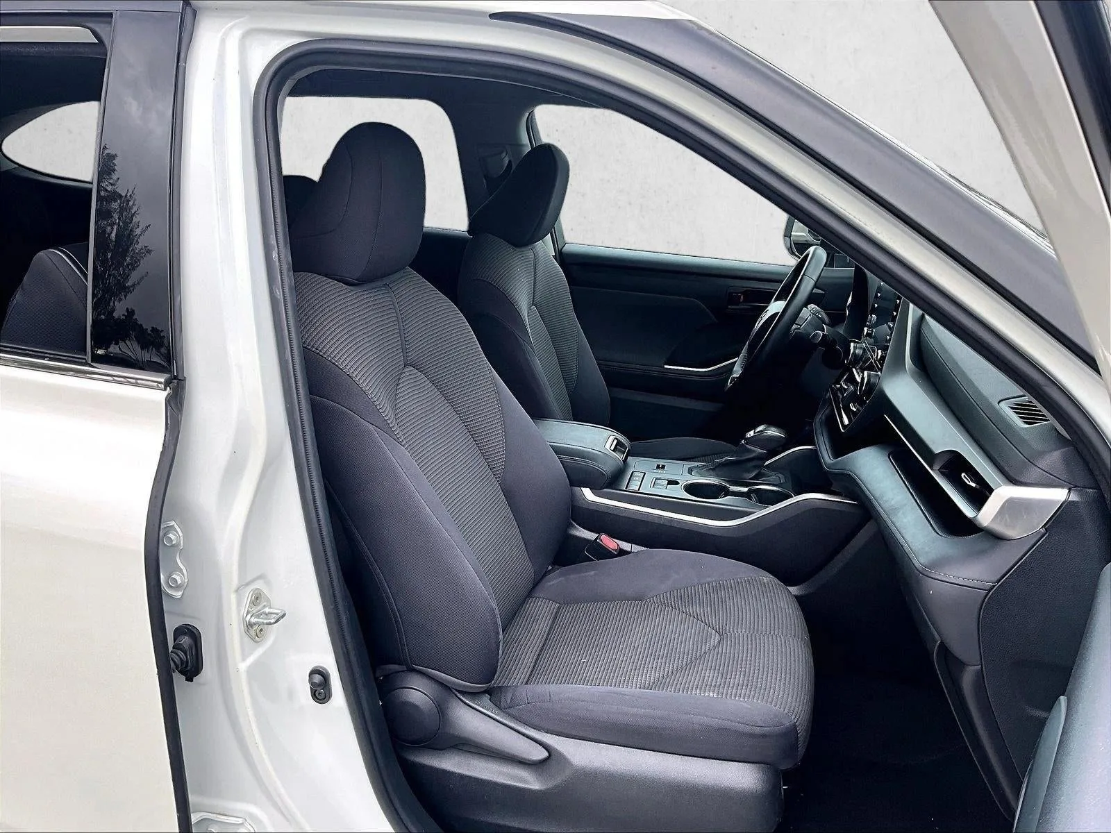 2021 Toyota Highlander Hybrid LE photo 9