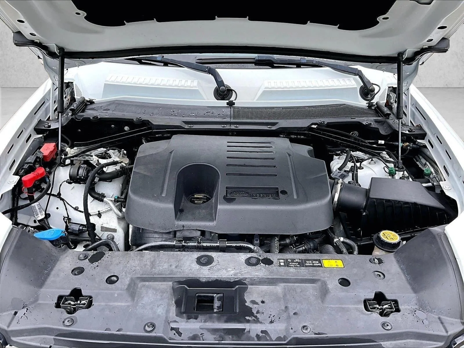 2024 Land Rover Defender 130 P400 X-Dynamic SE photo 11