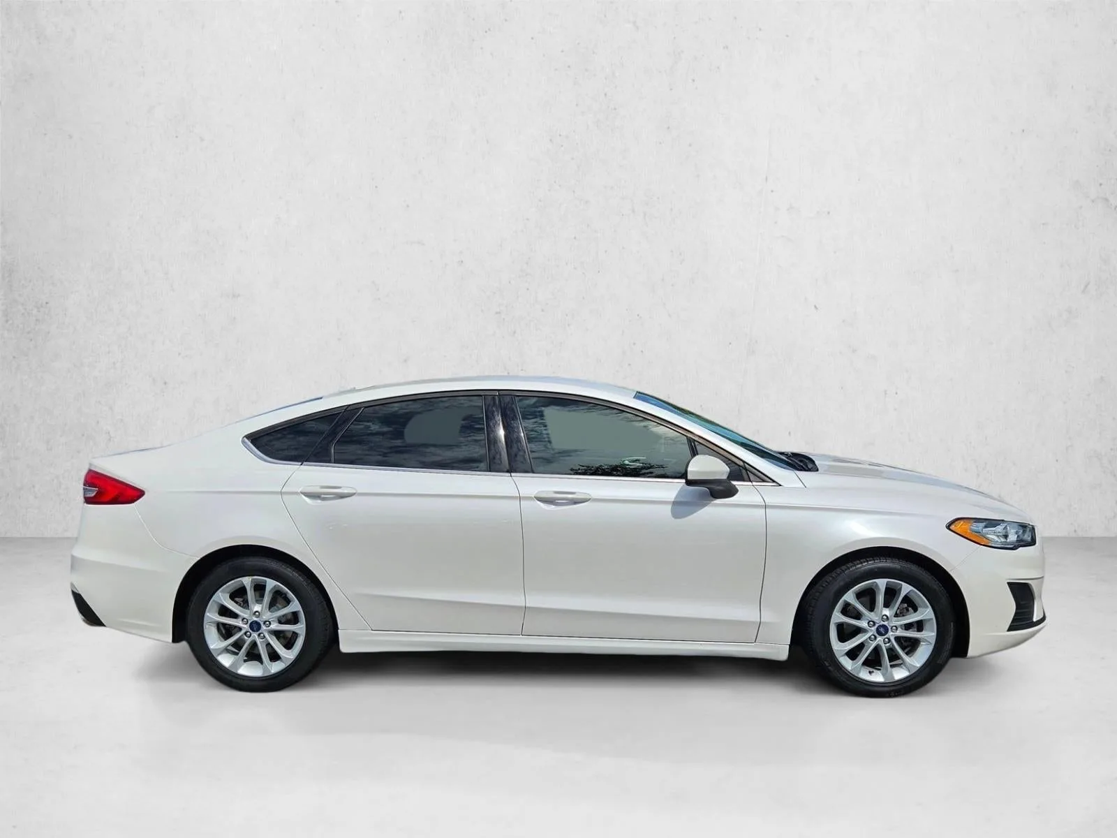 2019 Ford Fusion SE FWD photo 4