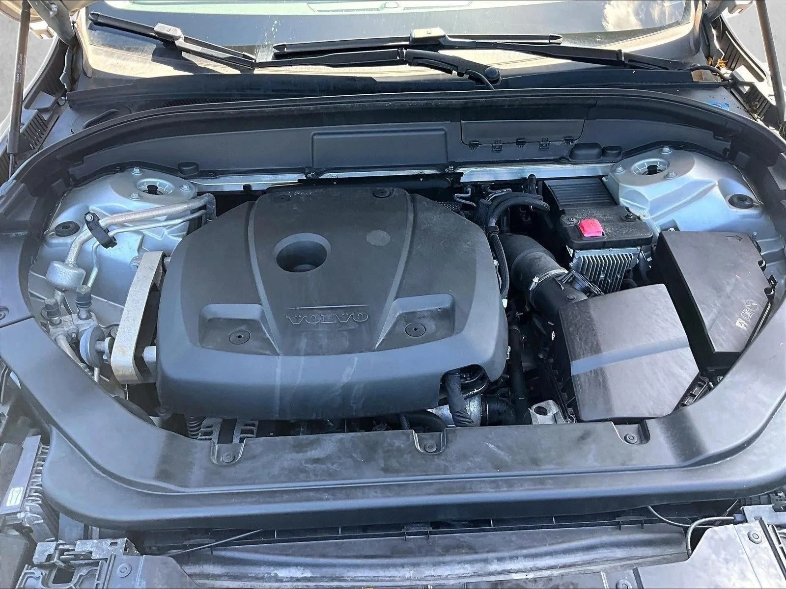 2020 Volvo XC60 T5 Momentum photo 11