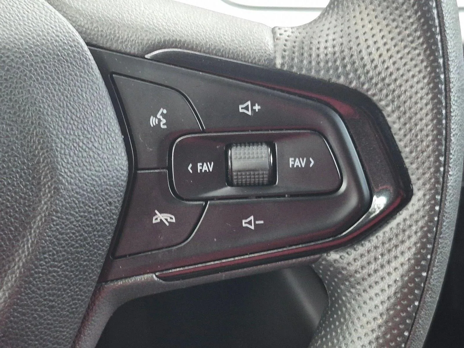 2025 Chevrolet Trax LS photo 10