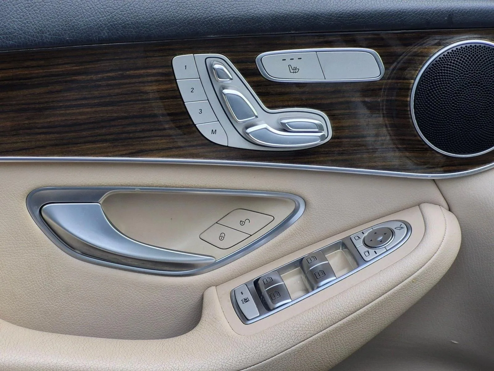 2019 Mercedes-Benz GLC GLC 300 SUV photo 2
