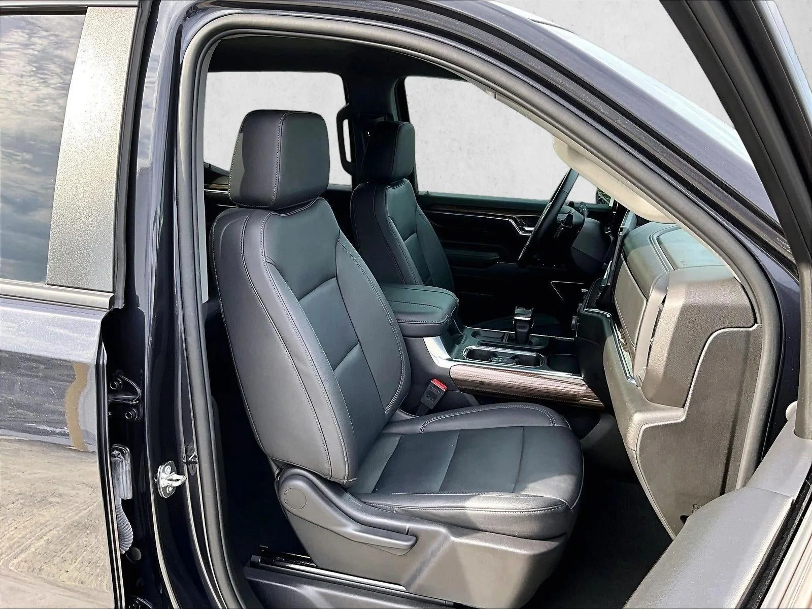 2024 Chevrolet Silverado 1500 RST photo 9