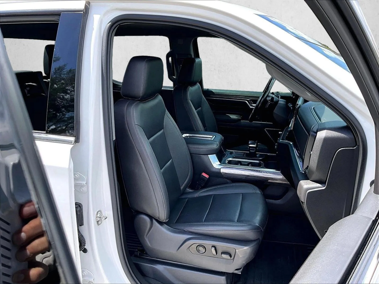 2022 Chevrolet Silverado 1500 LTZ photo 9