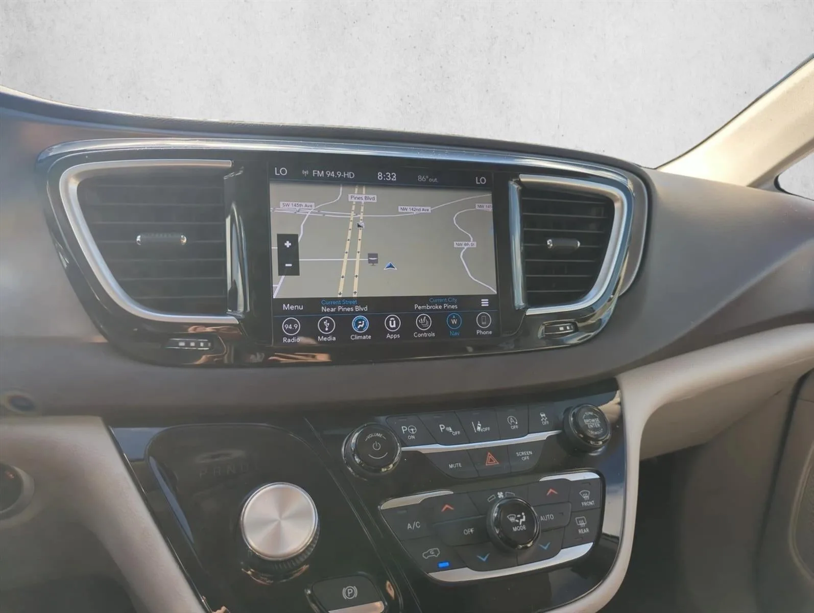 2019 Chrysler Pacifica Touring L Plus FWD photo 8