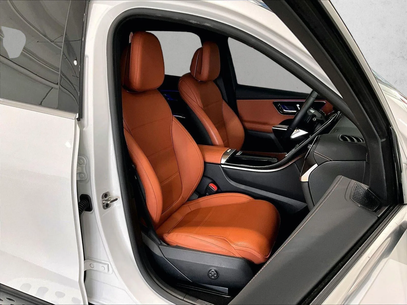 2025 Mercedes-Benz GLC 300 SUV photo 9