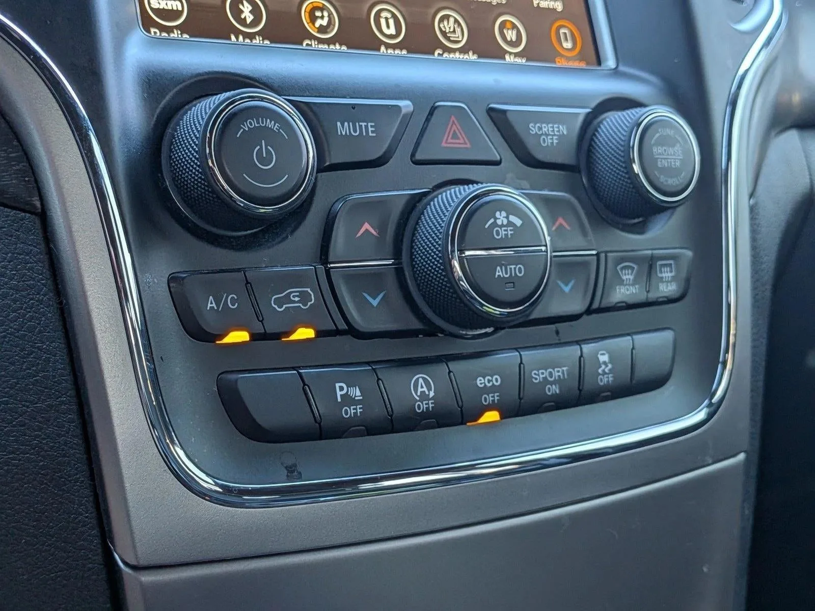 2018 Jeep Grand Cherokee Altitude 4x2 *Ltd Avail* photo 8