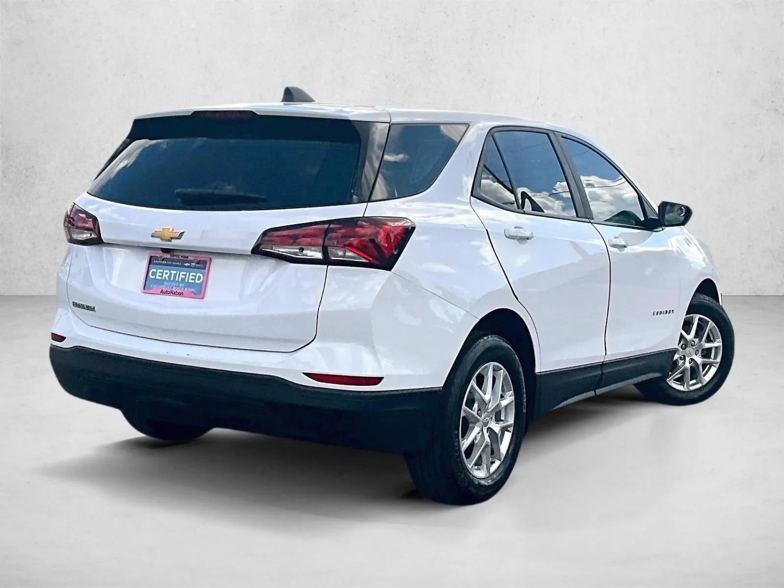 2024 Chevrolet Equinox LS photo 2